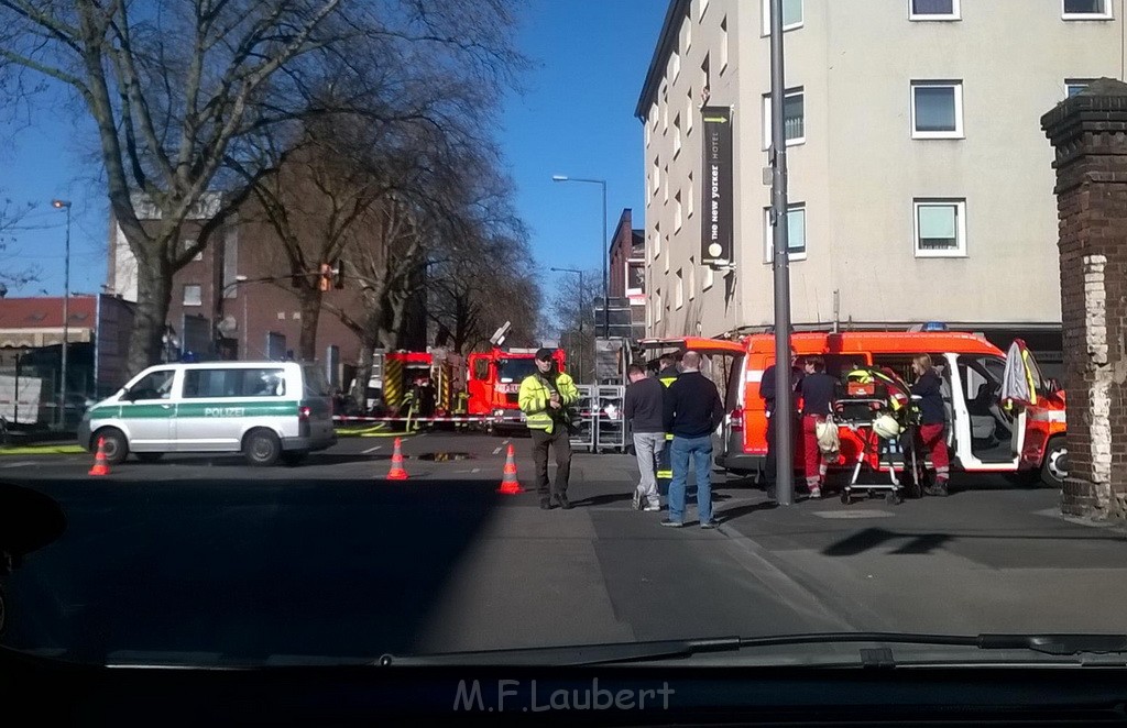 Feuer 4 Koeln Muelheim Deutz Muelheimerstr P561.jpg